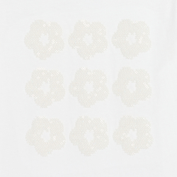 تيشيرت أبيض بأكمام قصيرة...